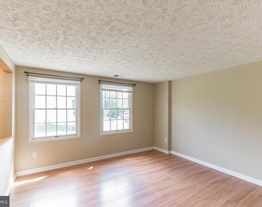 6302 Betsy Ross Court - Photo Thumbnail 4