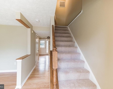 6302 Betsy Ross Court - Photo Thumbnail 2