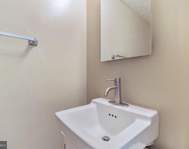 6302 Betsy Ross Court - Photo Thumbnail 15