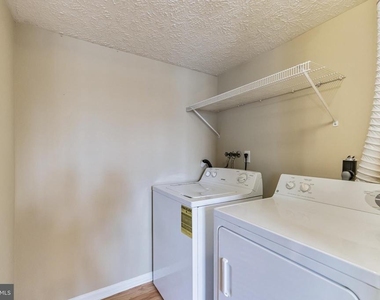 6302 Betsy Ross Court - Photo Thumbnail 14