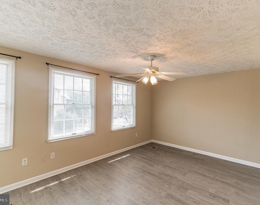 6302 Betsy Ross Court - Photo Thumbnail 16