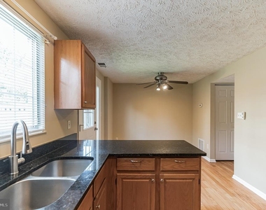 6302 Betsy Ross Court - Photo Thumbnail 11