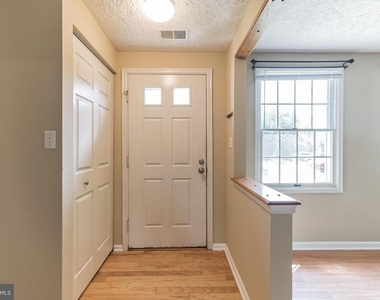 6302 Betsy Ross Court - Photo Thumbnail 3