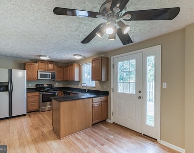 6302 Betsy Ross Court - Photo Thumbnail 6
