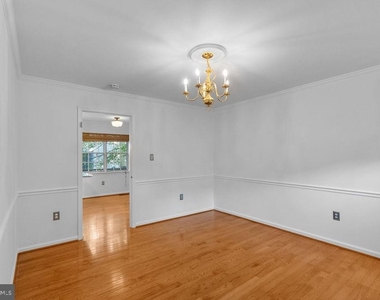 10004 Georgian Woods Court - Photo Thumbnail 12