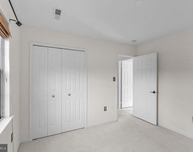 10004 Georgian Woods Court - Photo Thumbnail 14