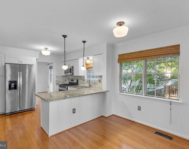 10004 Georgian Woods Court - Photo Thumbnail 6
