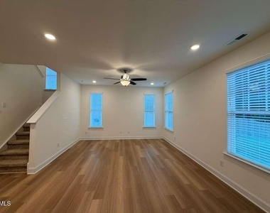 109 Steel Springs Lane - Photo Thumbnail 7