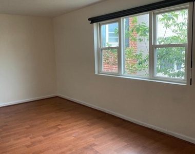 3045 Patrick Henry Drive - Photo Thumbnail 2