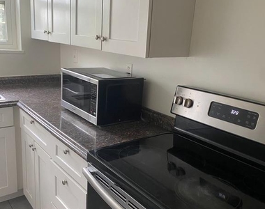 3045 Patrick Henry Drive - Photo Thumbnail 7