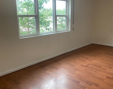 3045 Patrick Henry Drive - Photo Thumbnail 4