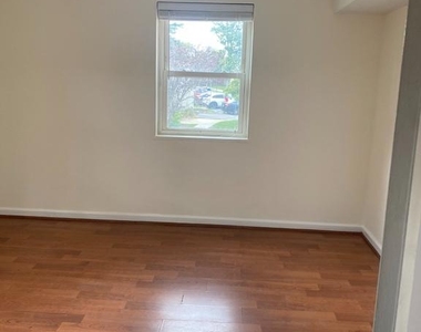3045 Patrick Henry Drive - Photo Thumbnail 9
