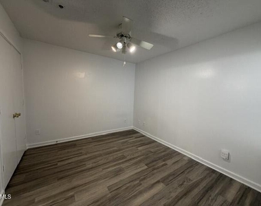 1521 Graduate Lane - Photo Thumbnail 11