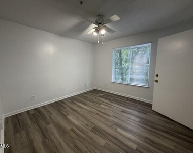 1521 Graduate Lane - Photo Thumbnail 12