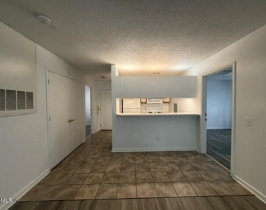 1521 Graduate Lane - Photo Thumbnail 4