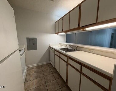 1521 Graduate Lane - Photo Thumbnail 3