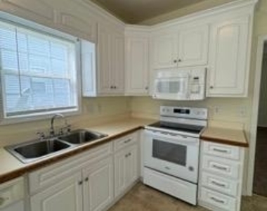 1239 Stoneridge Lane - Photo Thumbnail 8