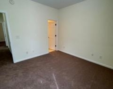 1239 Stoneridge Lane - Photo Thumbnail 15