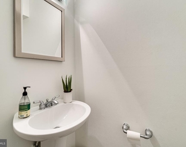 11016 Saffold Way - Photo Thumbnail 12