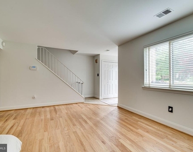 11016 Saffold Way - Photo Thumbnail 5