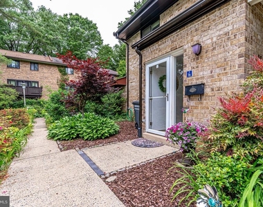 11016 Saffold Way - Photo Thumbnail 2