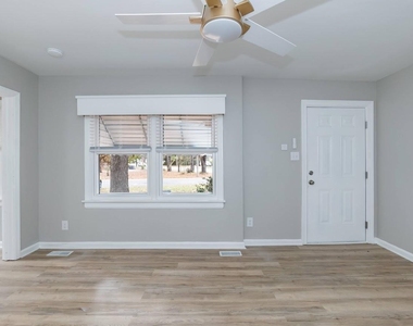 1400 Rosewood Avenue - Photo Thumbnail 2