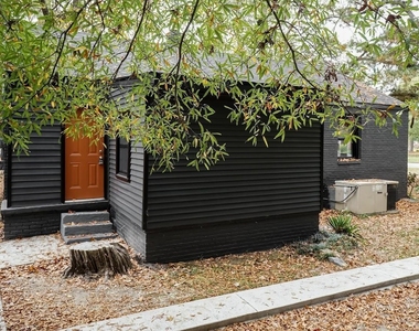 1400 Rosewood Avenue - Photo Thumbnail 14