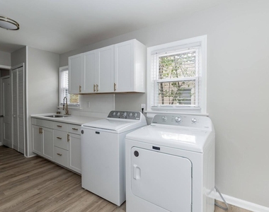 1400 Rosewood Avenue - Photo Thumbnail 8