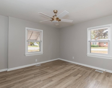 1400 Rosewood Avenue - Photo Thumbnail 11