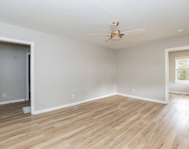 1400 Rosewood Avenue - Photo Thumbnail 4