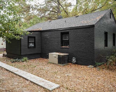 1400 Rosewood Avenue - Photo Thumbnail 15