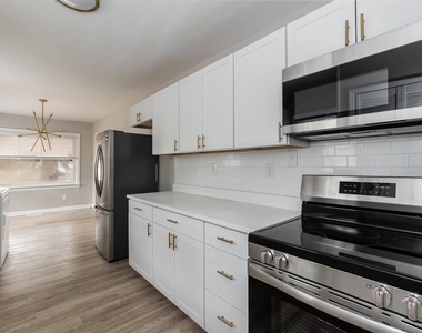 1400 Rosewood Avenue - Photo Thumbnail 6