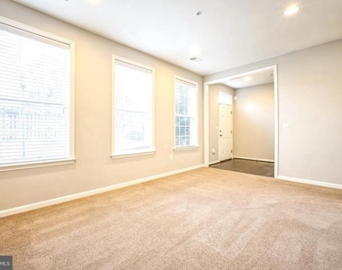 4304 Edosomwan Lane - Photo Thumbnail 7