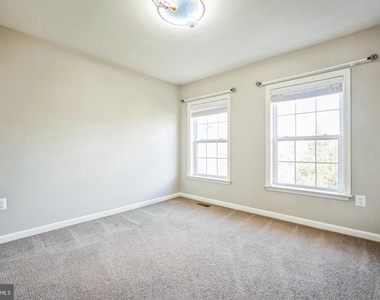 4304 Edosomwan Lane - Photo Thumbnail 24