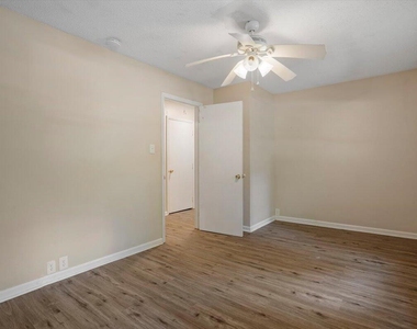 5302 Covey Court - Photo Thumbnail 6