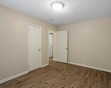 5302 Covey Court - Photo Thumbnail 12