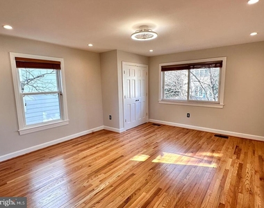 505 Carlisle Drive - Photo Thumbnail 8