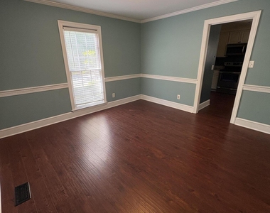 2353 Ravenhill Drive - Photo Thumbnail 4