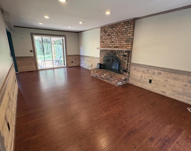 2353 Ravenhill Drive - Photo Thumbnail 2