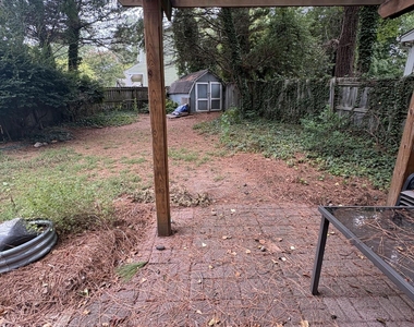2353 Ravenhill Drive - Photo Thumbnail 12