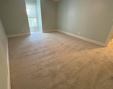 2353 Ravenhill Drive - Photo Thumbnail 5