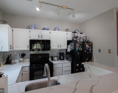 265 S Pickett Street - Photo Thumbnail 6