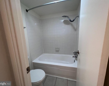 75 S Reynolds Street - Photo Thumbnail 16