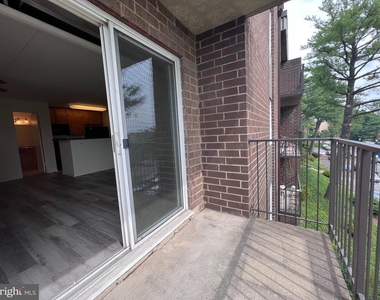 75 S Reynolds Street - Photo Thumbnail 21