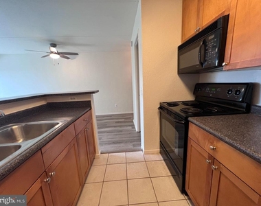 75 S Reynolds Street - Photo Thumbnail 7