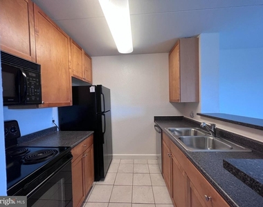 75 S Reynolds Street - Photo Thumbnail 5