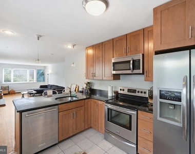 1104 S Cleveland Street - Photo Thumbnail 6