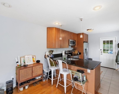 1104 S Cleveland Street - Photo Thumbnail 5