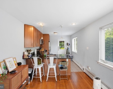 1104 S Cleveland Street - Photo Thumbnail 4