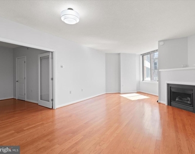 851 N Glebe Road N - Photo Thumbnail 13
